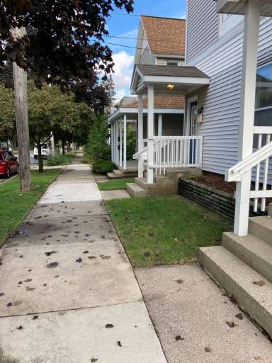 Main picture of 1552 Coit Ave NE