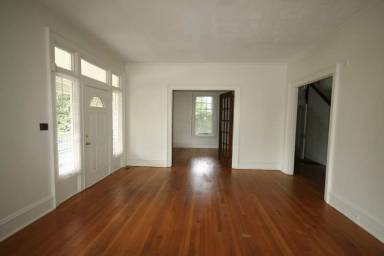 Main picture of 902 Vickers Ave