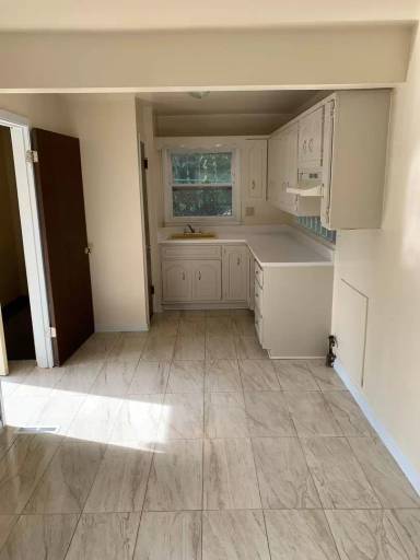 Main picture of 5525 N Long Island Dr