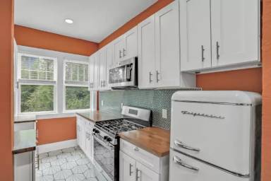 Main picture of 2738 Riverside Ave
