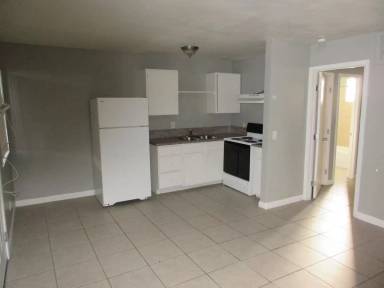 Main picture of 237 W Chicago Ave