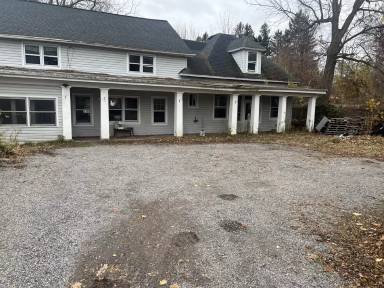 Main picture of 27 W Main St