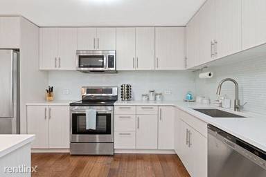 Main picture of 201 East Chestnut Condo