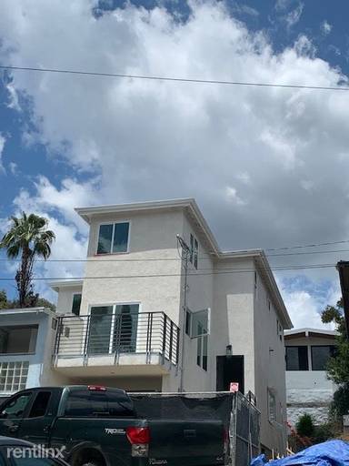 Main picture of 2611 1/4 Hyperion Ave