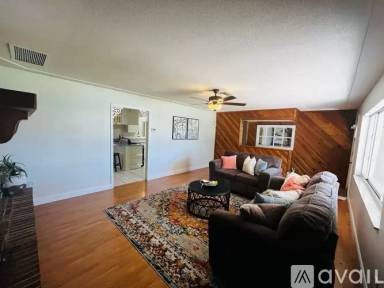 Main picture of 320 Hickory Ave