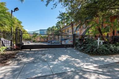 Main picture of 3245 Virginia St