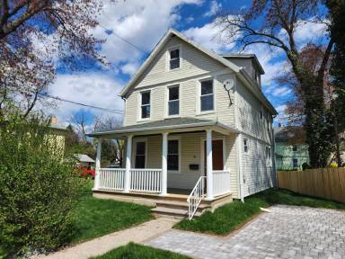 Main picture of 21 Slocum Ave