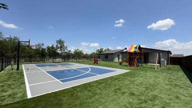 Main picture of 700 Onyx Dr