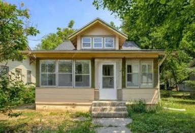 Main picture of 2722 Crown Point Ave