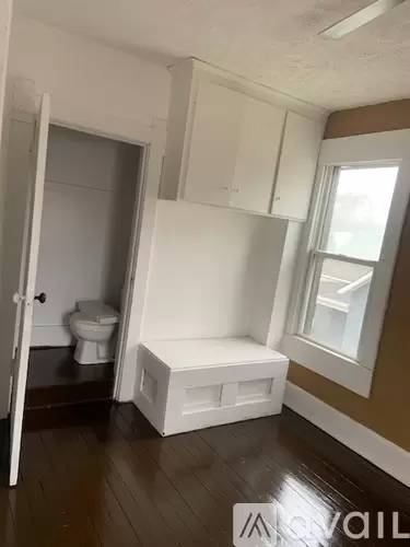 Main picture of 1011 W Adrian G Hinton Ave