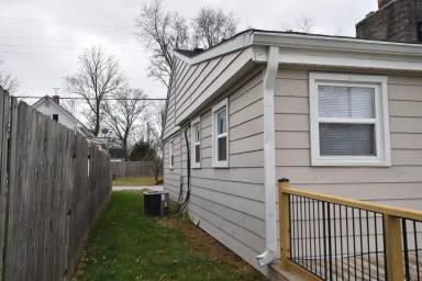 Main picture of 205 S McCarty St