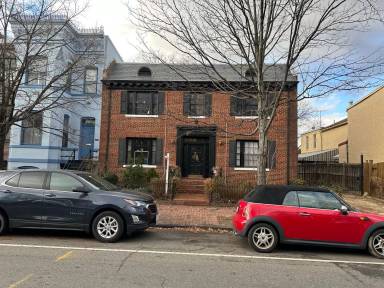 Main picture of 223 6th St SE