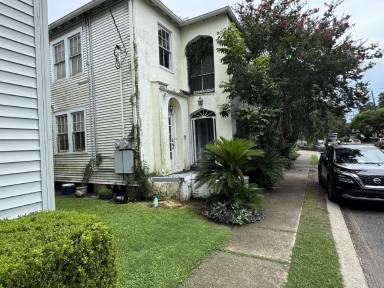 Main picture of 3923 Octavia St