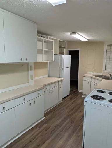 Main picture of 950 N College St