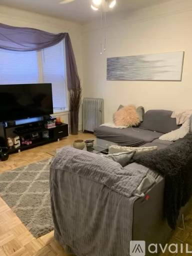 Main picture of 3813 N Wilton Ave