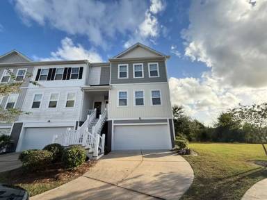 Main picture of 577 McLernon Trce