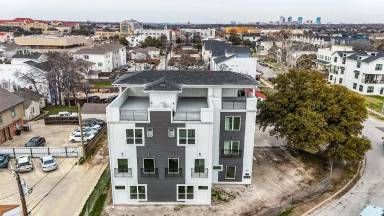 Main picture of 2400 Benbrook Dr