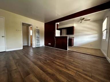 Main picture of 720 N Marengo Ave