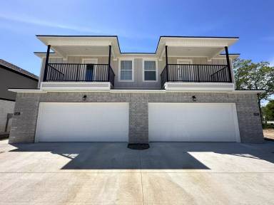 Main picture of 4235 W Santa Fe St