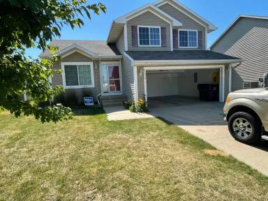 Main picture of 580 SE Westgate Dr