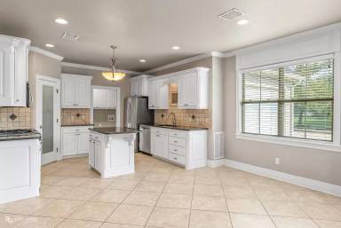 Main picture of 401 Perfect Pl