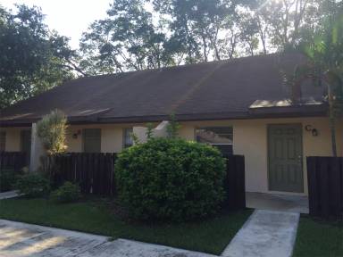 Main picture of 2005 Oleander Blvd