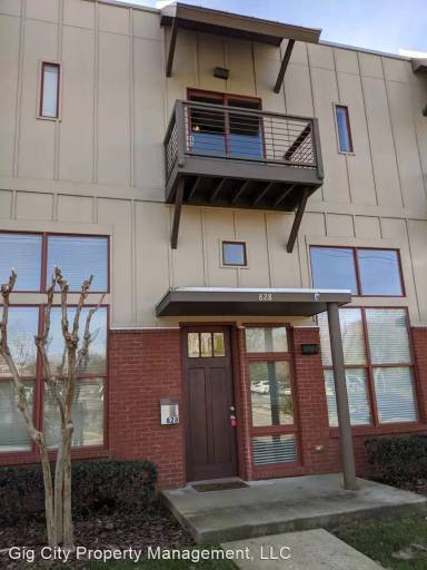 Main picture of 828 E 8th St