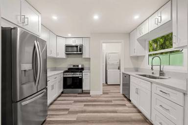 Main picture of 5134 De Longpre Ave