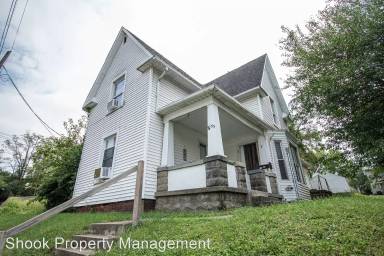 Main picture of 1933 Salem St
