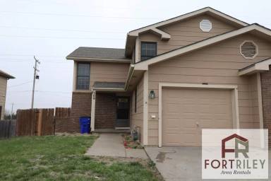 Main picture of 309 Commanche Ct