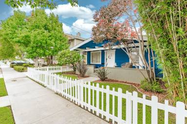 Main picture of 257 Newport Ave