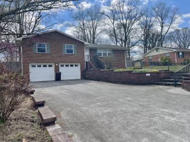 Main picture of 947 N Linden Dr