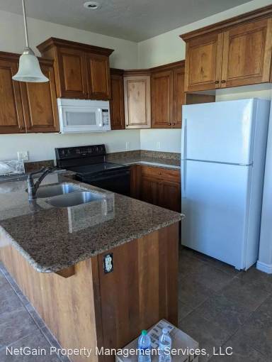 Main picture of 1212 S Bristlecone Dr