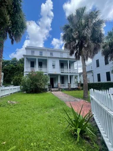 Main picture of 52 Laurens St