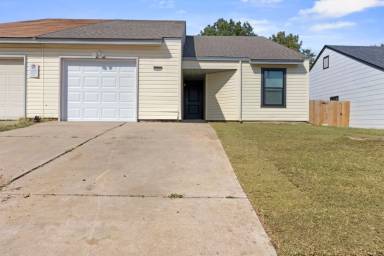 Main picture of 1600 W Madison St