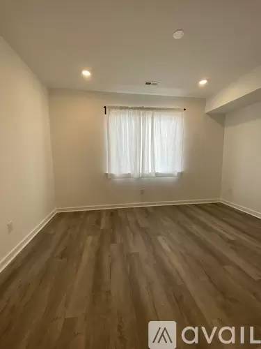 Main picture of 667 N 52nd St