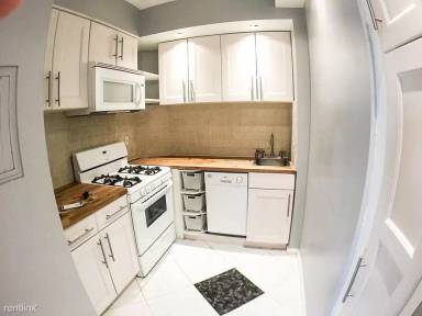 Main picture of 654 Metropolitan Ave