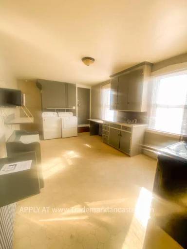 Main picture of 227 W Main St