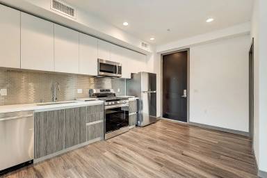 Main picture of 641 N Hobart Blvd