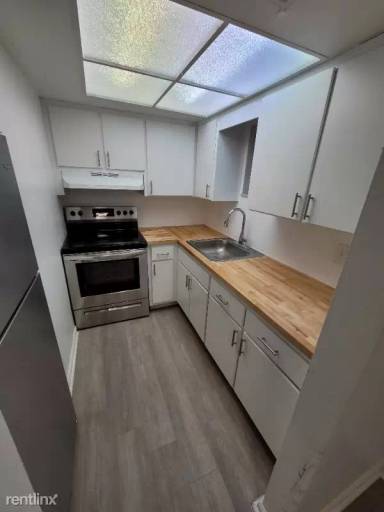 Main picture of 212 SE 9th Ave