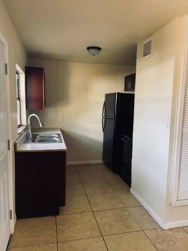 Main picture of 1083 S Deleon Ave