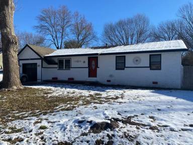 Main picture of 905 Convair St