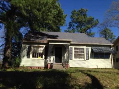 Main picture of 210 College St