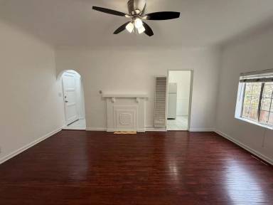 Main picture of 512 N Alexandria Ave