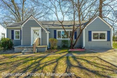 Main picture of 636 N Moore Rd