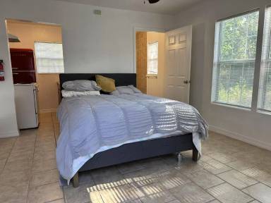 Main picture of 119 E Ridgewood Ct