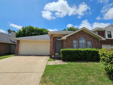 Main picture of 909 Simon Dr