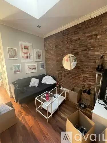 Main picture of 134 Orchard St