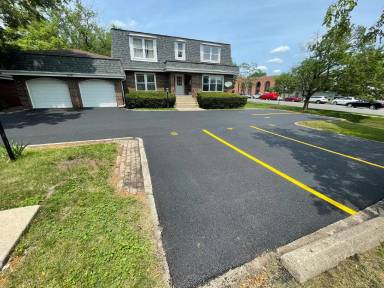 Main picture of 534 S La Grange Rd