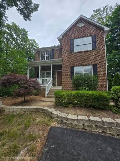 Main picture of 9823 Gunston Hall Rd